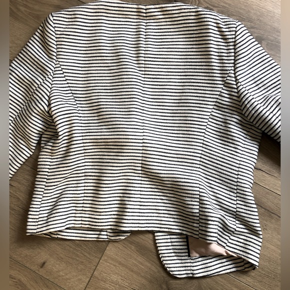 Katherine Barclays Montreal Black & White Stripped Blazer w/ 2 Pockets - Size L - Picture 4 of 6